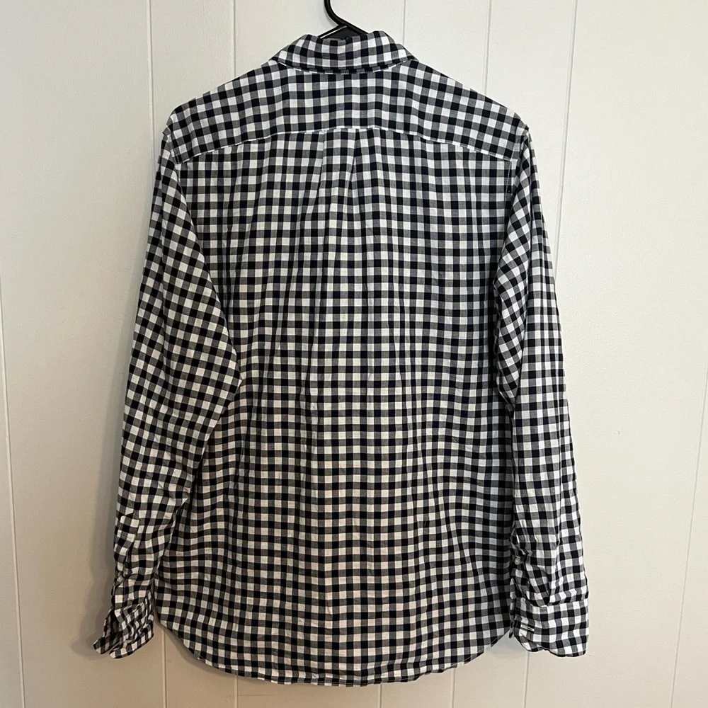 J.Crew long sleeve button-down size‎ M ￼